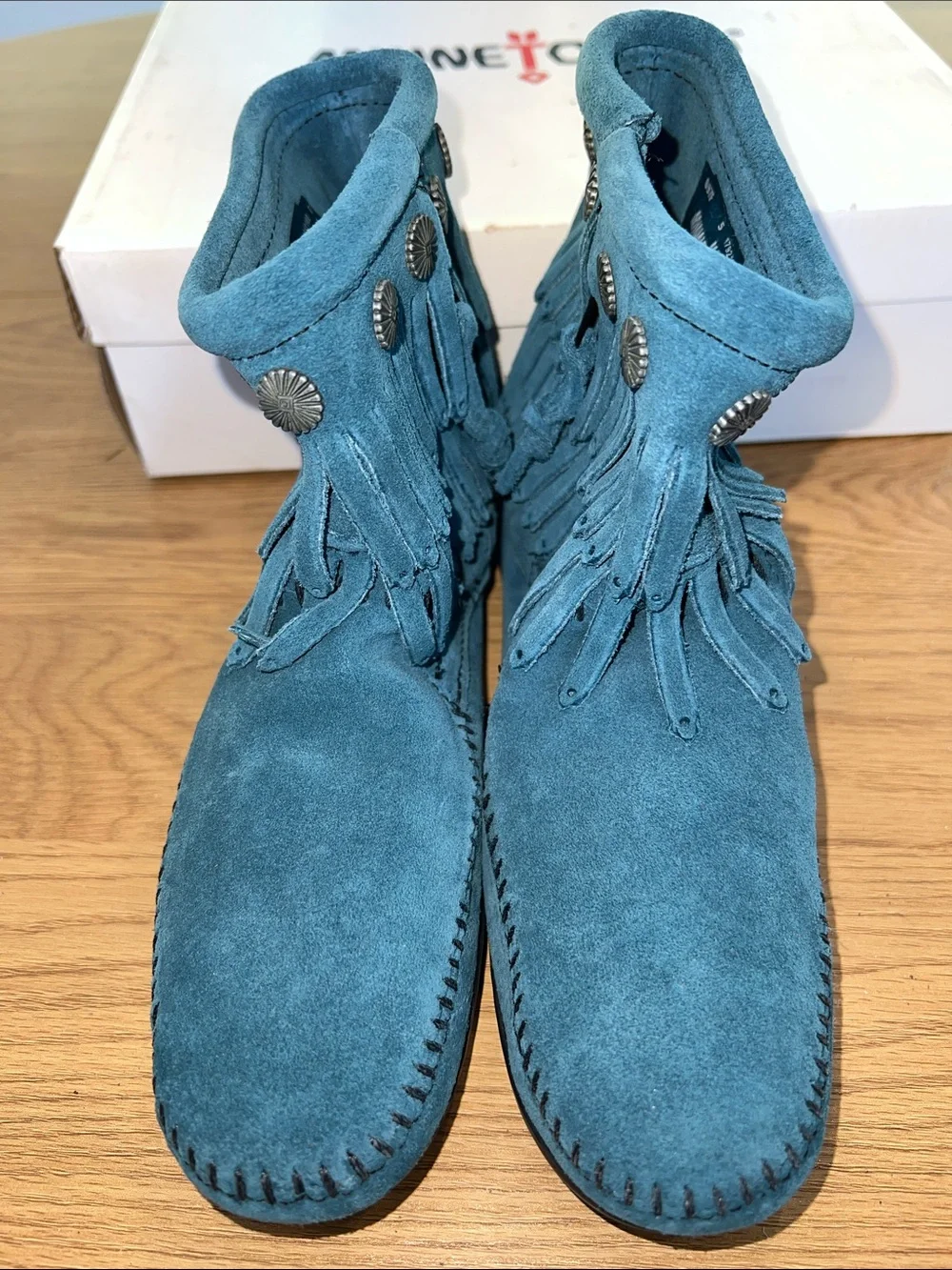RARE NIB Minnetonka Double Fringe Peacock Blue Suede Boot with studded accents